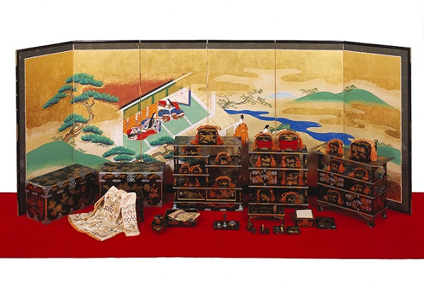 彦根城博物館-弥千代の雛道具（屏風・小袖・挟箱・三棚）
