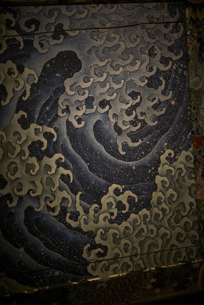 hokusai_masculine_waves_dark