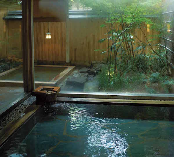 城崎温泉随一の宿「西村屋本館」で、日本文化とロマンな夜を過ごす