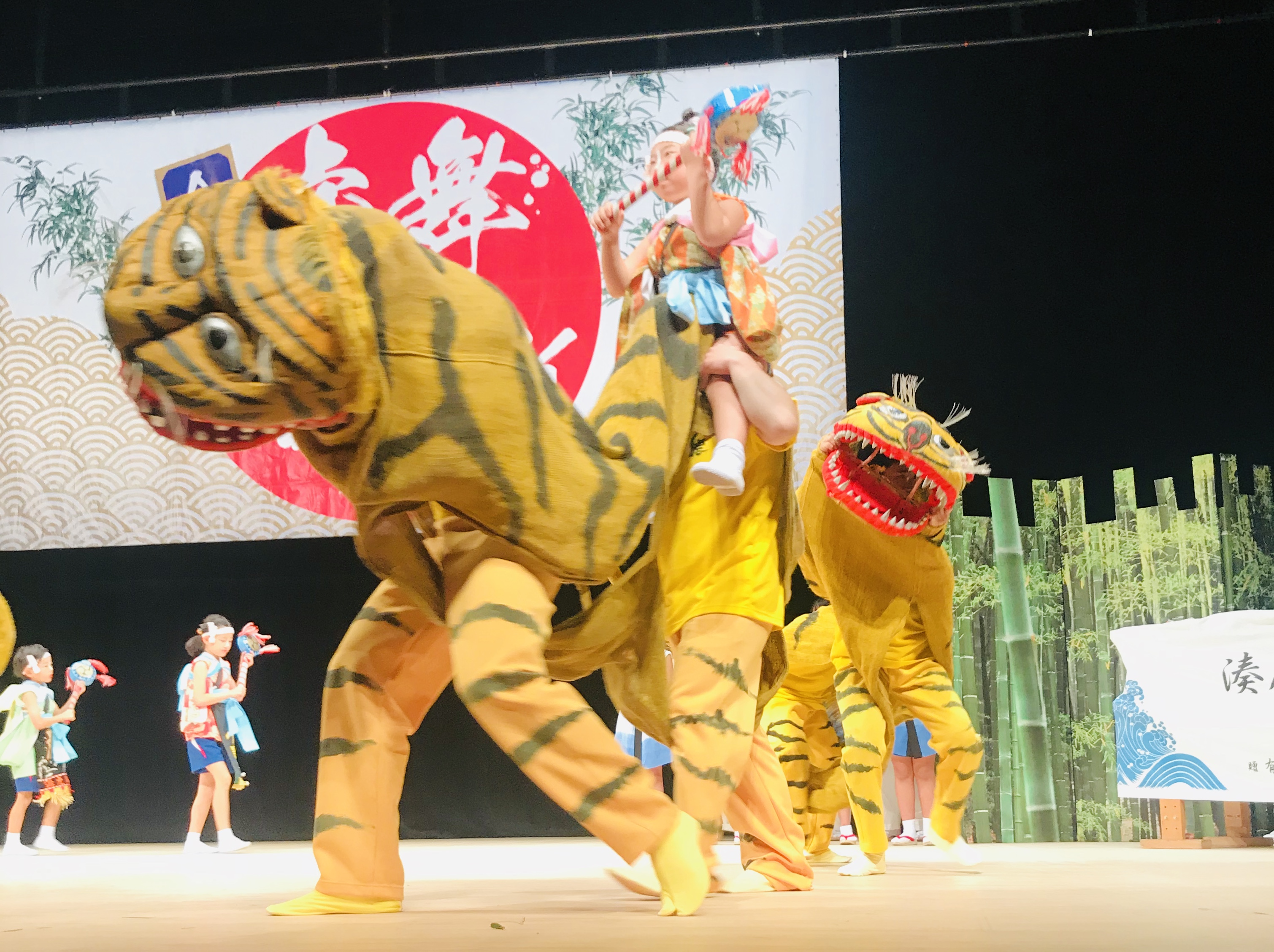 岩手県釜石市、伝統芸能「虎舞」とは何か？震災を乗り越え受け継がれる舞 ｜ 和樂web 美の国ニッポンをもっと知る！