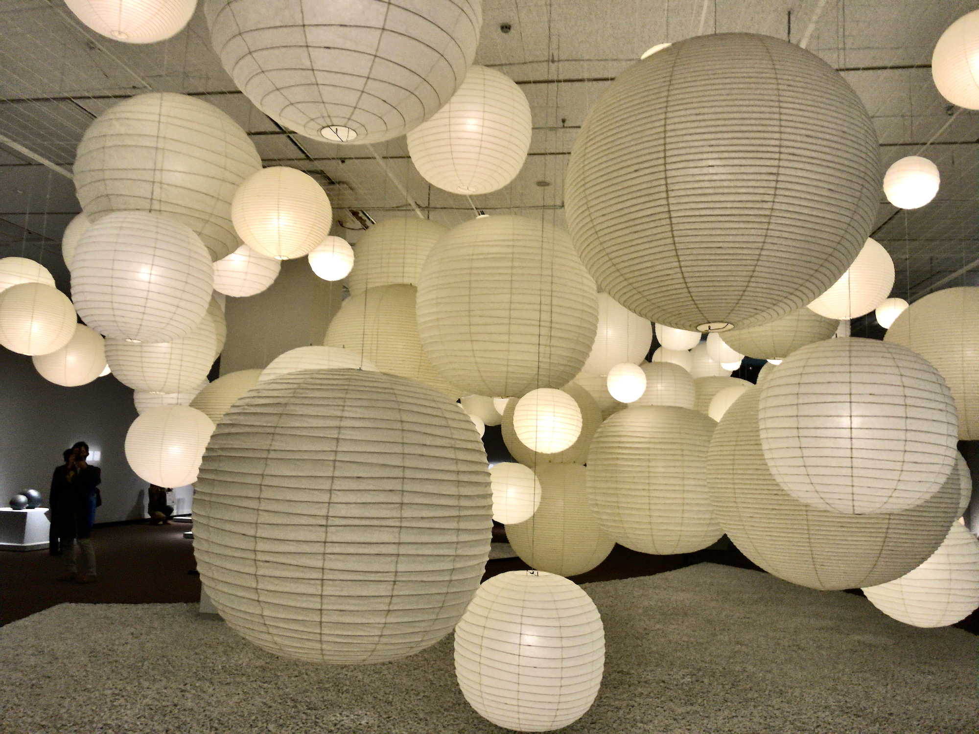 こ、これは全集中の呼吸？世界的彫刻家イサム・ノグチが再創造した「日本文化」を見るべし！ ｜ 和樂web 日本文化の入り口マガジン