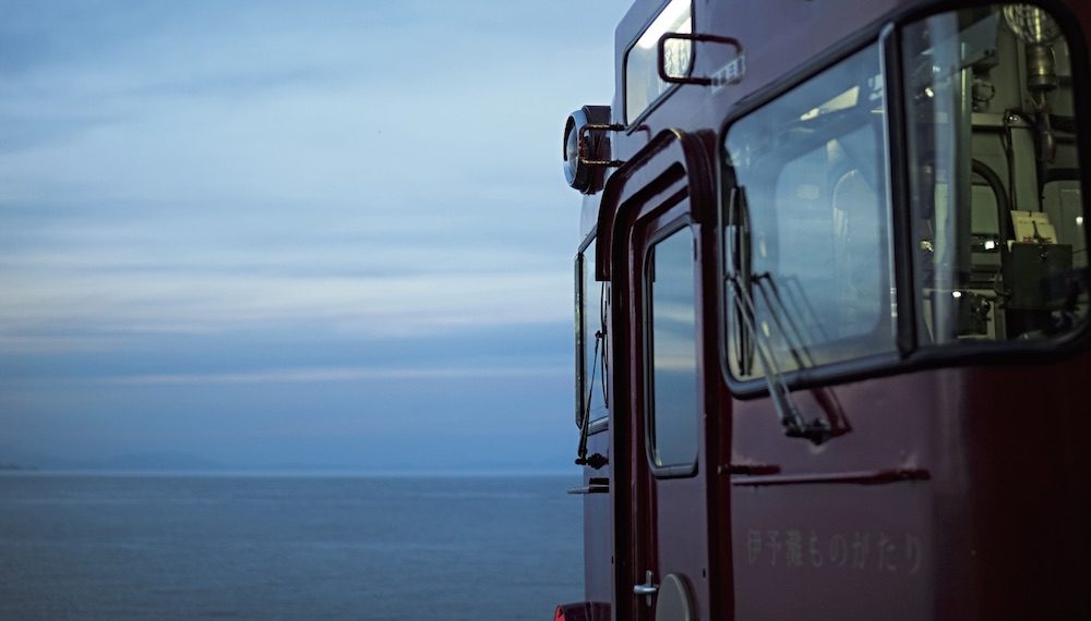 乗り鉄旅へ 観光列車 伊予灘ものがたり で瀬戸内の絶景と大洲 八幡浜の町歩き 愛媛 和樂web 日本文化の入り口マガジン