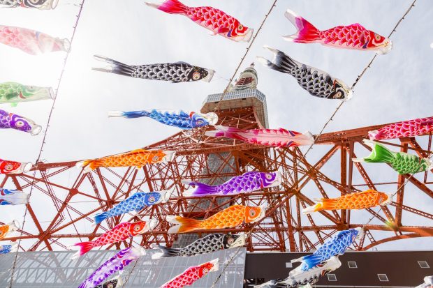 東京タワーと東京スカイツリータウンに鯉のぼりが泳ぐ！春からGWにかけてイベント開催