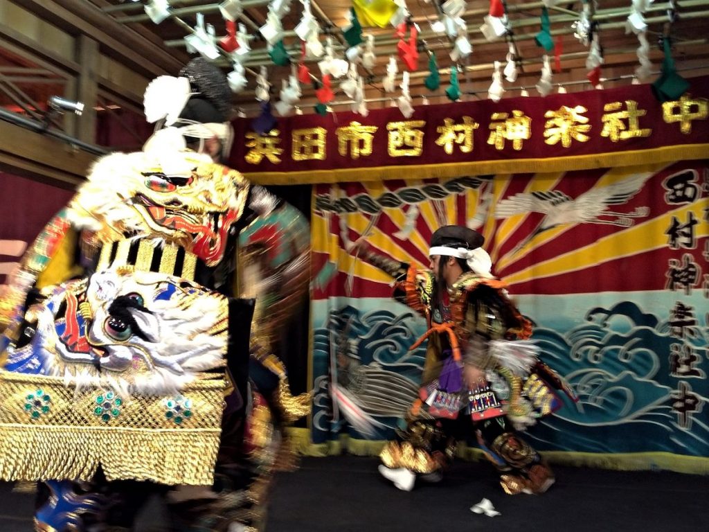 島根県の伝統芸能「石見神楽」とは？着物の値段・大蛇の長さ・面などの 