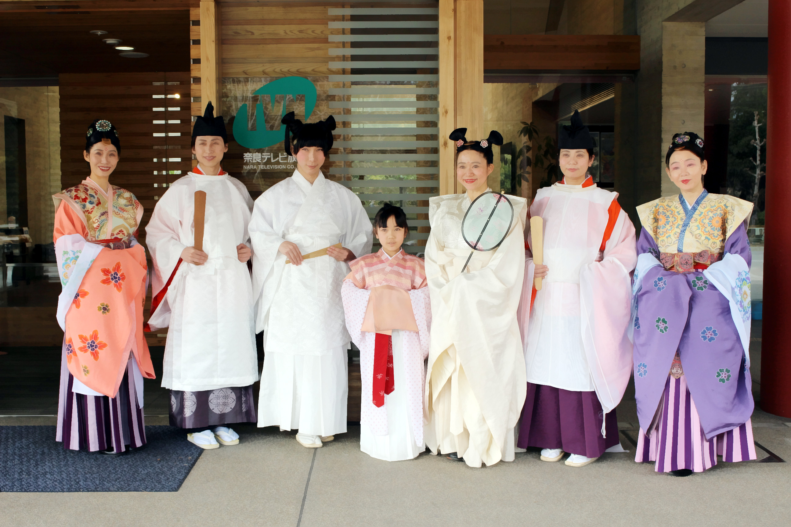 笏(しゃく)の正しい持ち方知ってる?奈良時代がぐっと身近になる「神社の祭式作法」あれこれ | 和樂web 美の国ニッポンをもっと知る!