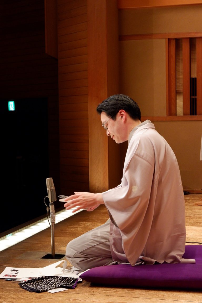 ハサミ1本でインドへ⁉︎ 林家楽一が語る、寄席の名芸「紙切り」とロックな人生 | 和樂web 美の国ニッポンをもっと知る!